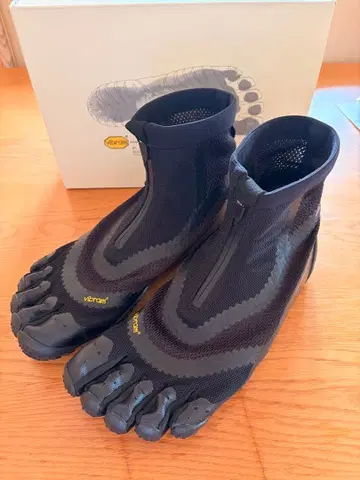 Vibram FiveFingers SUICOKE HI