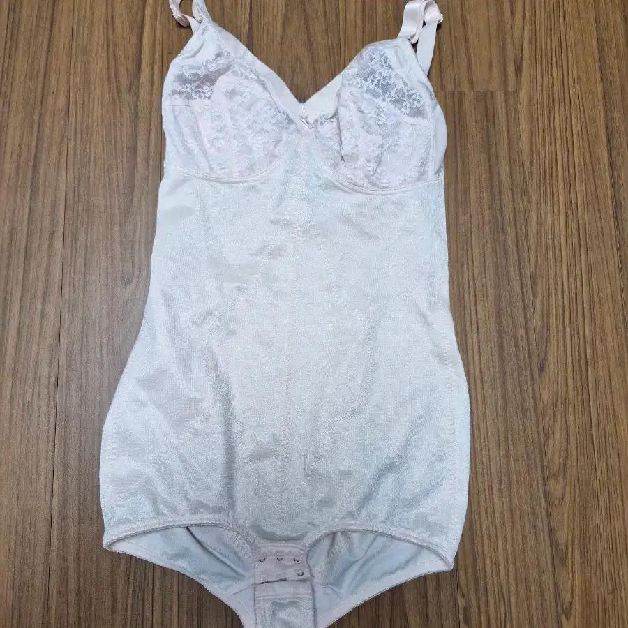 누벨마리 보정 올인원. 80D 사용감 보통