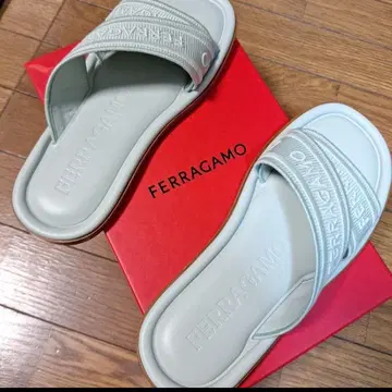 FERRAGAMO 로고 슬라이드 샌들