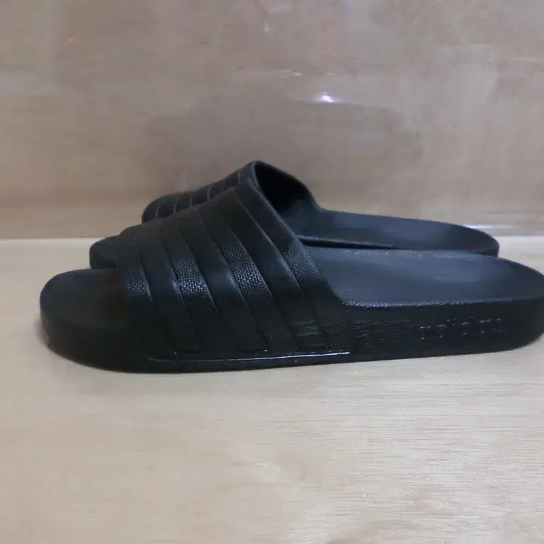 후루룩구제2 260 아디다스 블랙 슬라이드 슬리퍼 260711