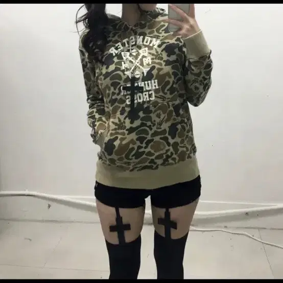 유니클로 재팬 몬스터헌터 콜라보 카모 후드티