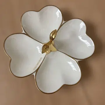 MIKIMOTO 클로버형 액세서리 트레이 펄 장식