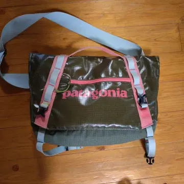 Patagonia 메신저 백 올리브 핑크