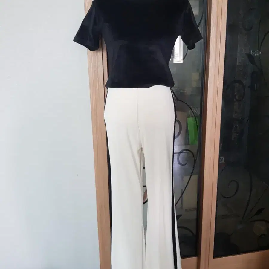 블랙 벨벳 반팔티 + 옆트임 와이드팬츠 세트