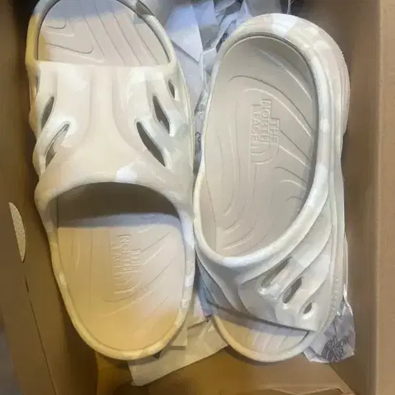 노스페이스 슬리퍼 샌들피오르 슬라이드_LIGHT BEIGE 240