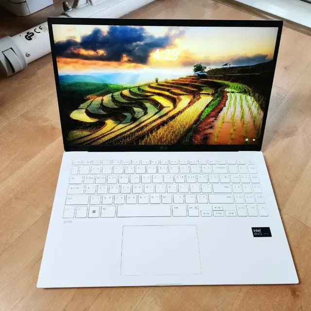신품급 LG 그램 25년 구입 Ai+14코어 울트라5 16G 정품 윈11