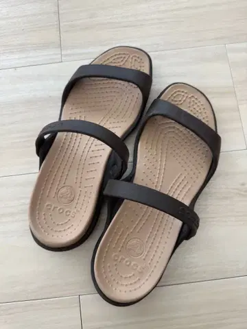 crocs 샌들 브라운 9 사이즈