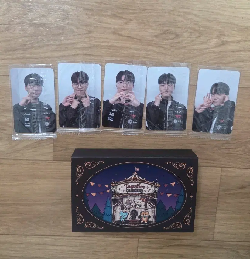 티원 홈그라운드 특전포카5개 + 뱃지5개 일괄 t1 homeground
