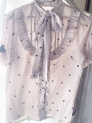 LIZLISA 하트 무늬 보타이 반팔 블라우스