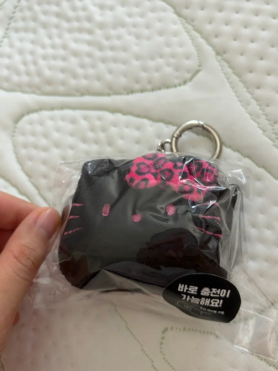 키티 블랙 갸루 에어팟 파우치 새상품 판매합니다