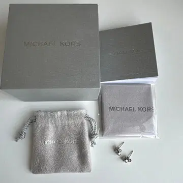 MICHAEL KORS 귀걸이 로고 스톤