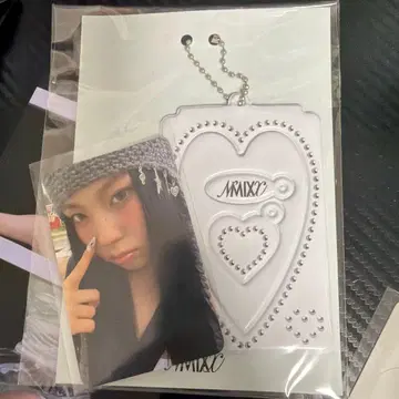 NMIXX 트레이딩 카드 케이스 + 큐진 t셔츠 트레이딩 카드 2종 세트