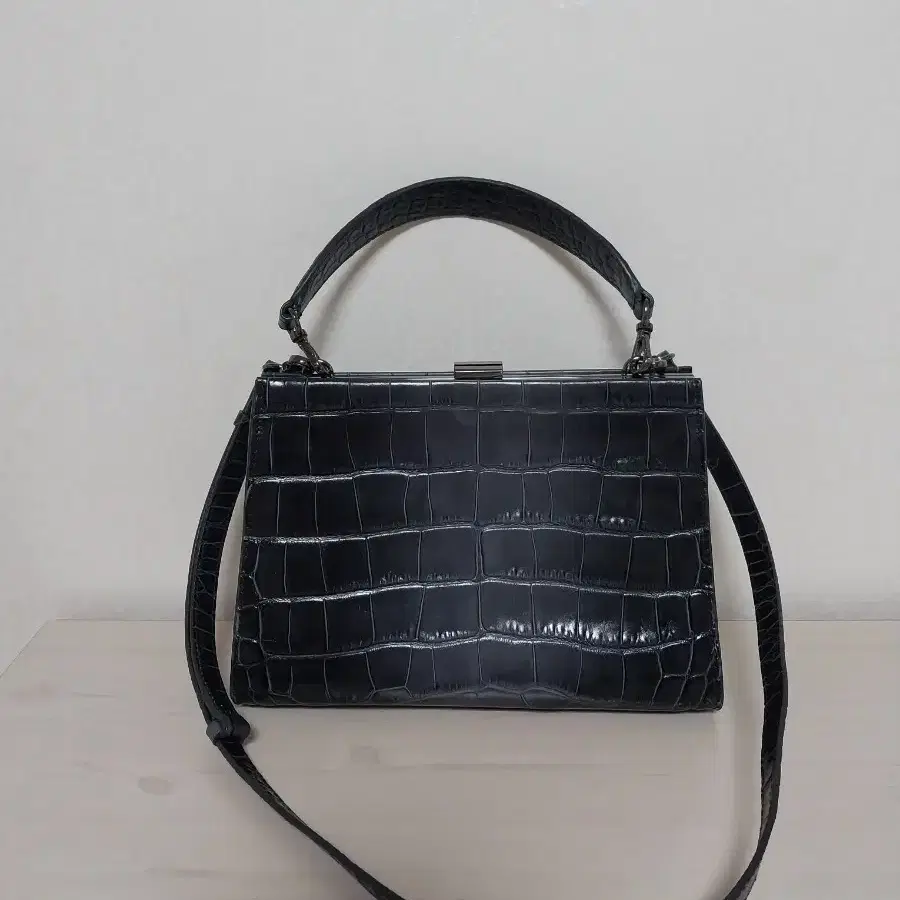 베라왕(Vera Wang) 크로커다일 패턴 토트/숄더백