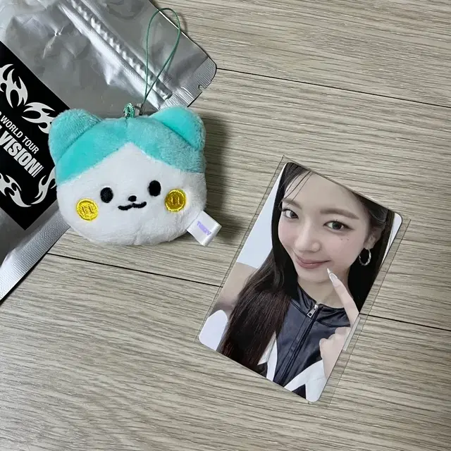 ITZY 있지 트윈지 리리 키링 & 리아 특전 포카
