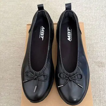 MBT SAKURA II 블랙 플랫슈즈 23cm