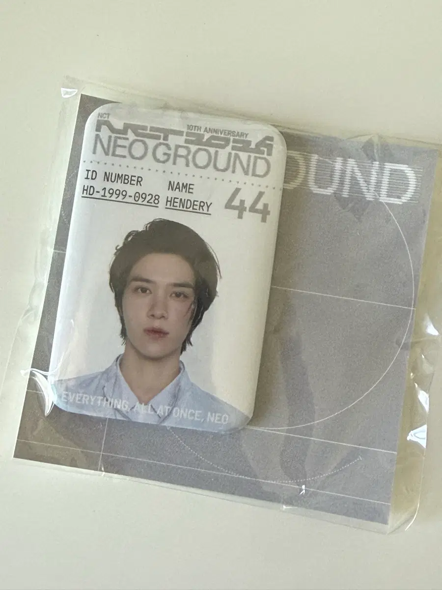 엔시티 10주년 팝업 네오그라운드 ID 뱃지 헨드리