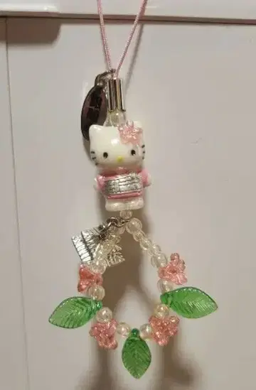헬로키티 키링 긴카쿠지