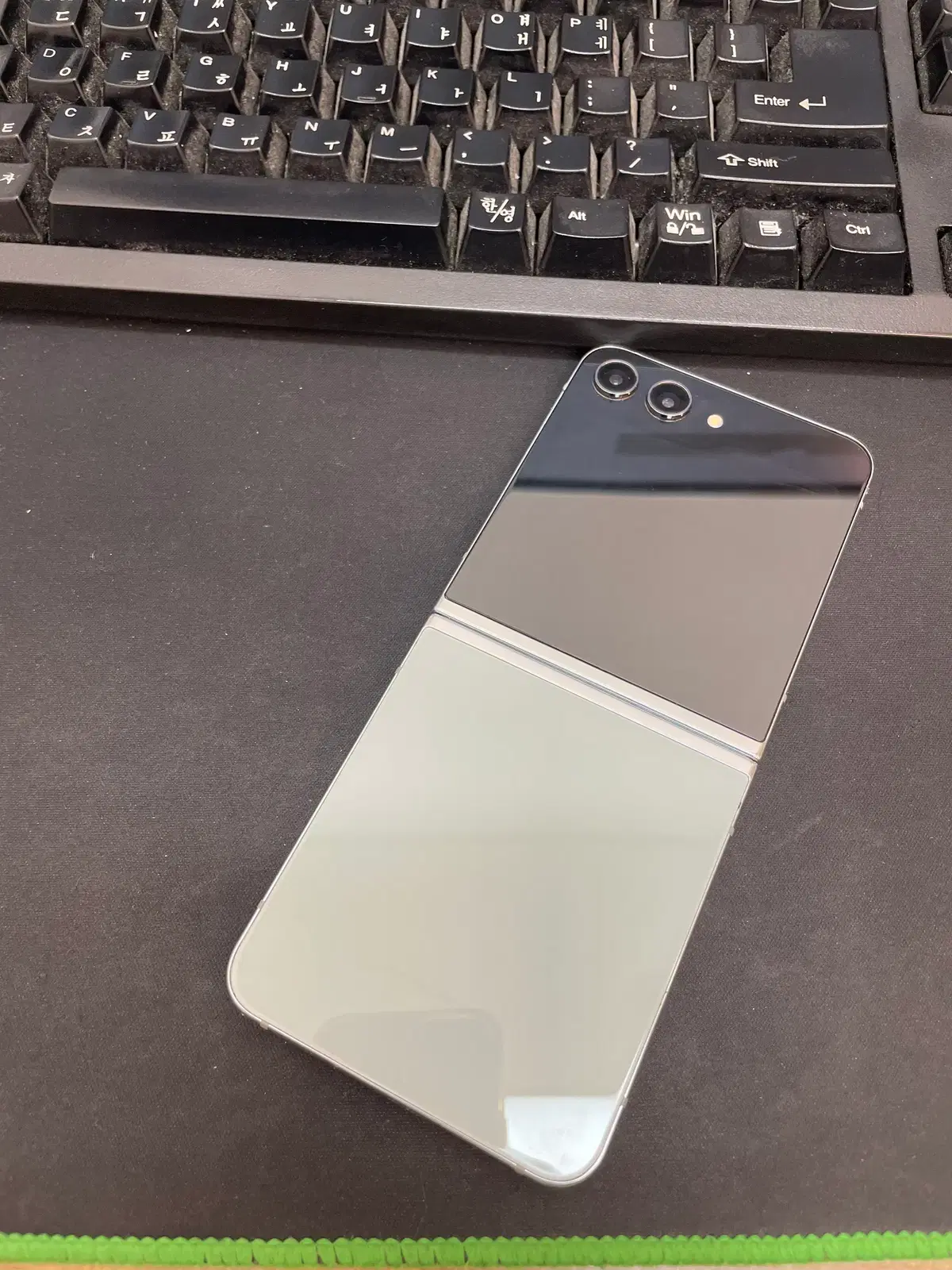 갤럭시Z플립5 민트 256GB 무잔상 상태좋은 중고39만5천팝니다