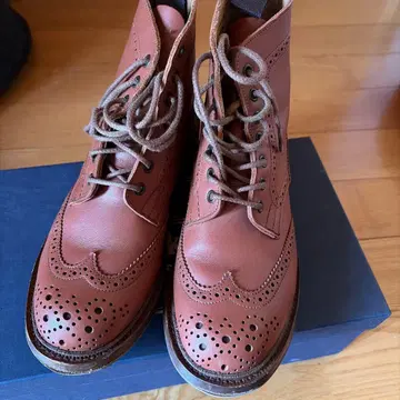 Tricker's 컨트리 부츠 브라운
