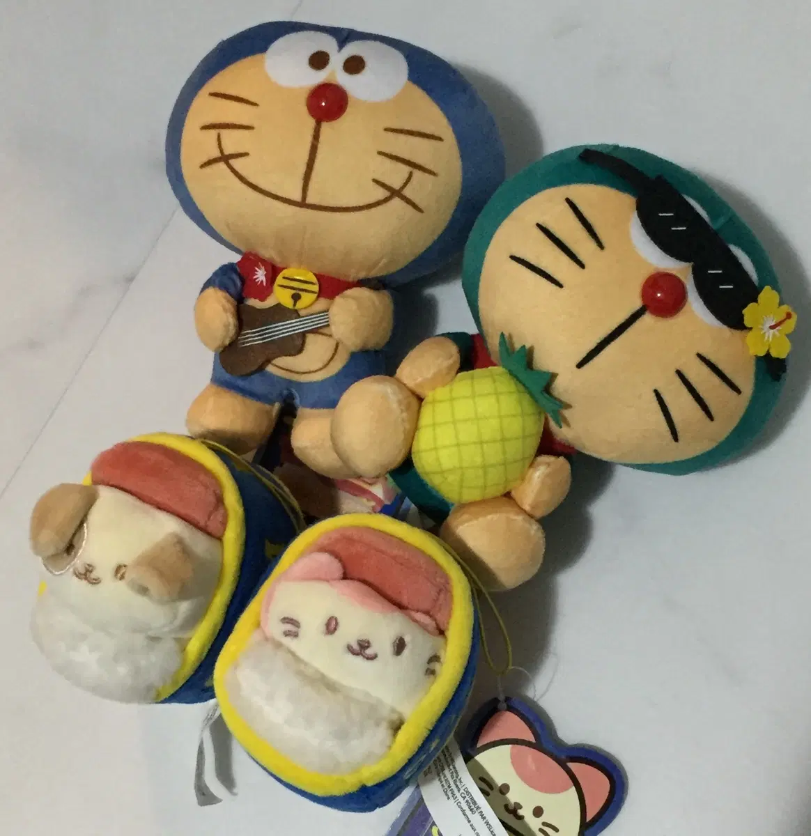 하와이안 도라에몽 태닝 도라에몽 + 무스비 멍냥 인형 세트
