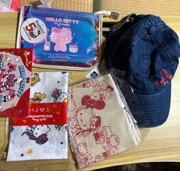 헬로키티 50주년 기념 굿즈 세트