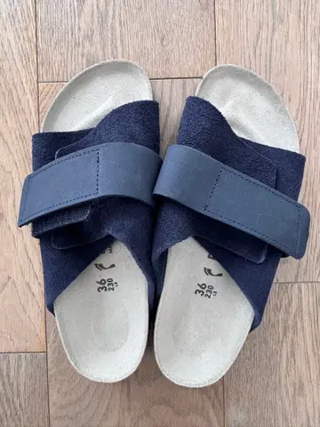 새상품 버켄스탁 교토 스웨이드 샌들 네이비 23cm