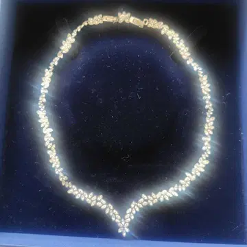 SWAROVSKI 리프 모티브 크리스탈 목걸이