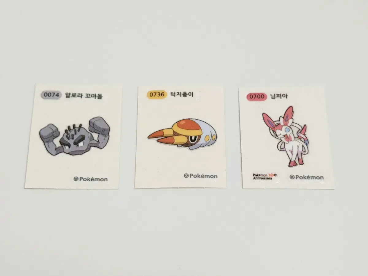 포켓몬 띠부씰 3종 세트 30주년 님피아 알로라꼬마돌 턱지충이