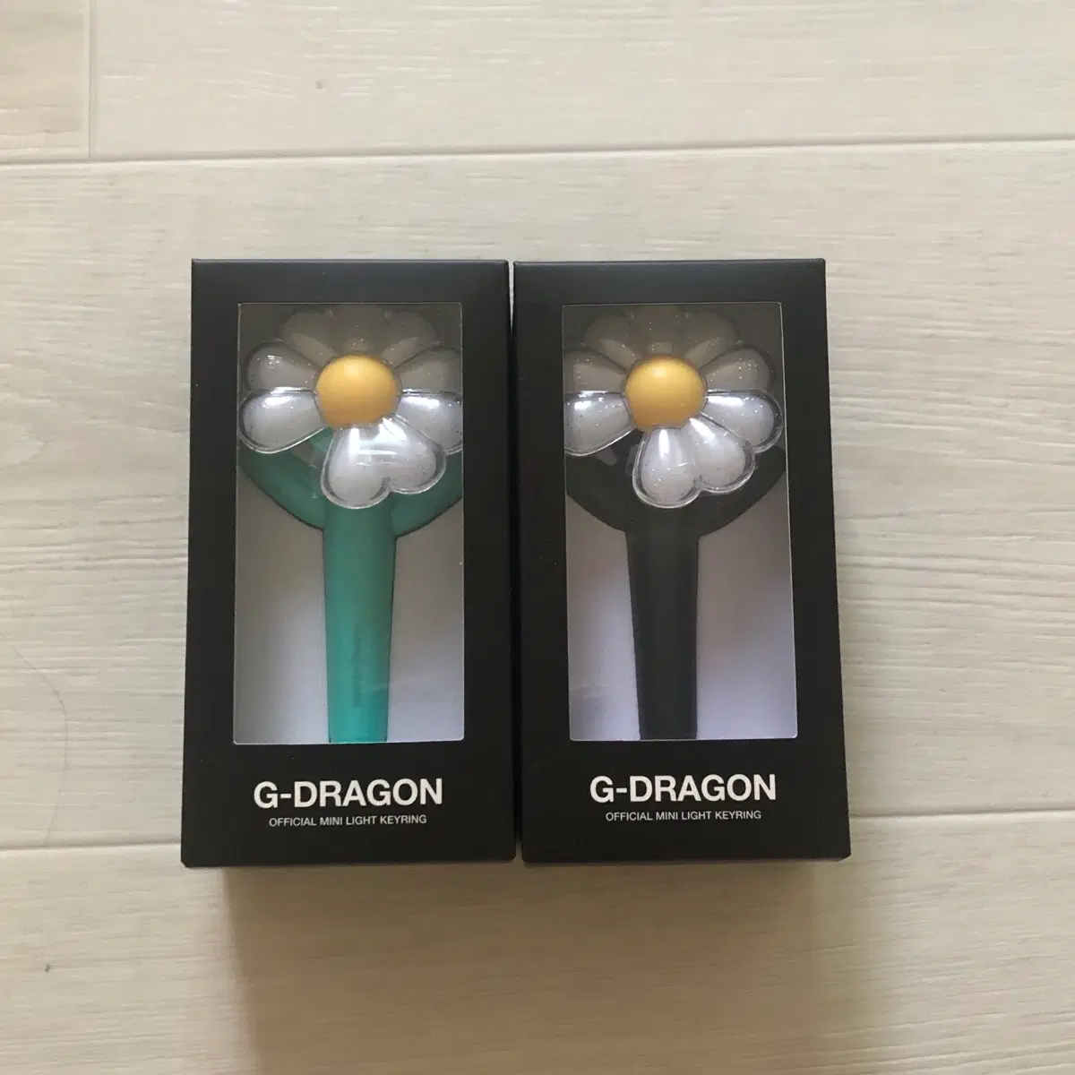GD 지디 위버멘쉬 라이트 데이지 키링 미개봉 민트 블랙