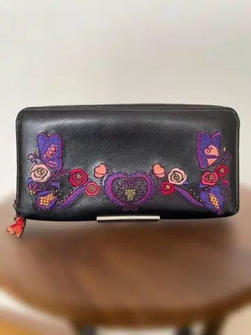 ANNA SUI 장지갑 라운드 지퍼 나비 꽃 자수