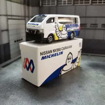 토미카 105 닛산 NV350 캐러밴 MICHELIN 사양 A52