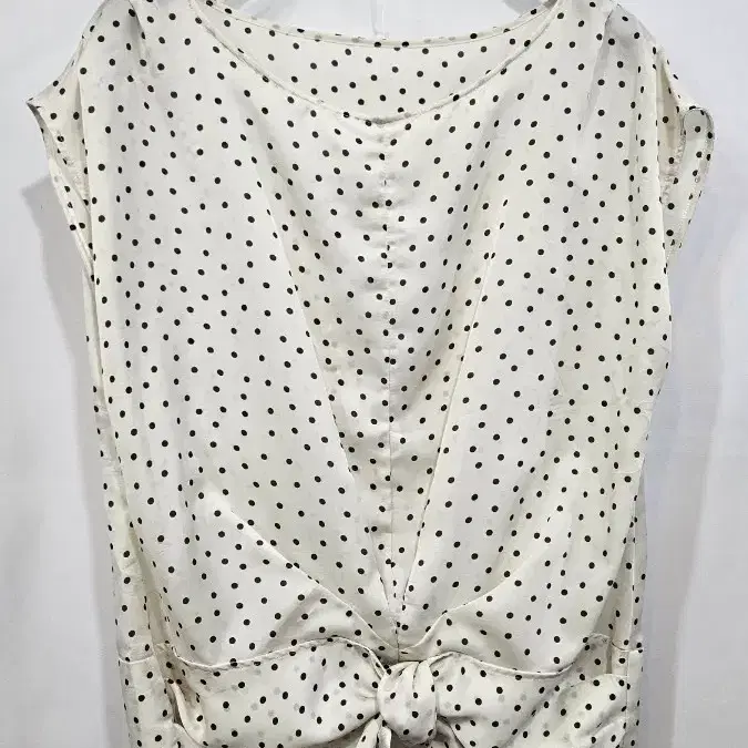 일본제 Style note 아이보리 땡땡이 민소매 리본블라우스 sst