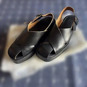 캠퍼 샌들 23cm