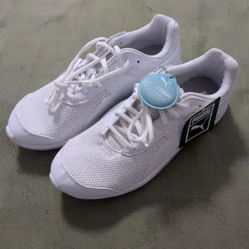 새상품급 새상품 PUMA 스니커즈 화이트 SOFTFOAM