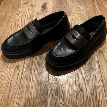 ZARA 메탈 플레이트 로퍼