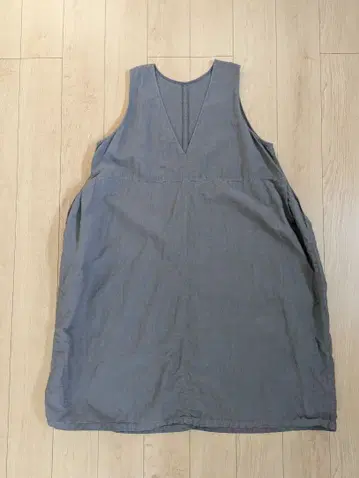 nest Robe 블랙 린넨 백 V넥 슬리브리스 원피스
