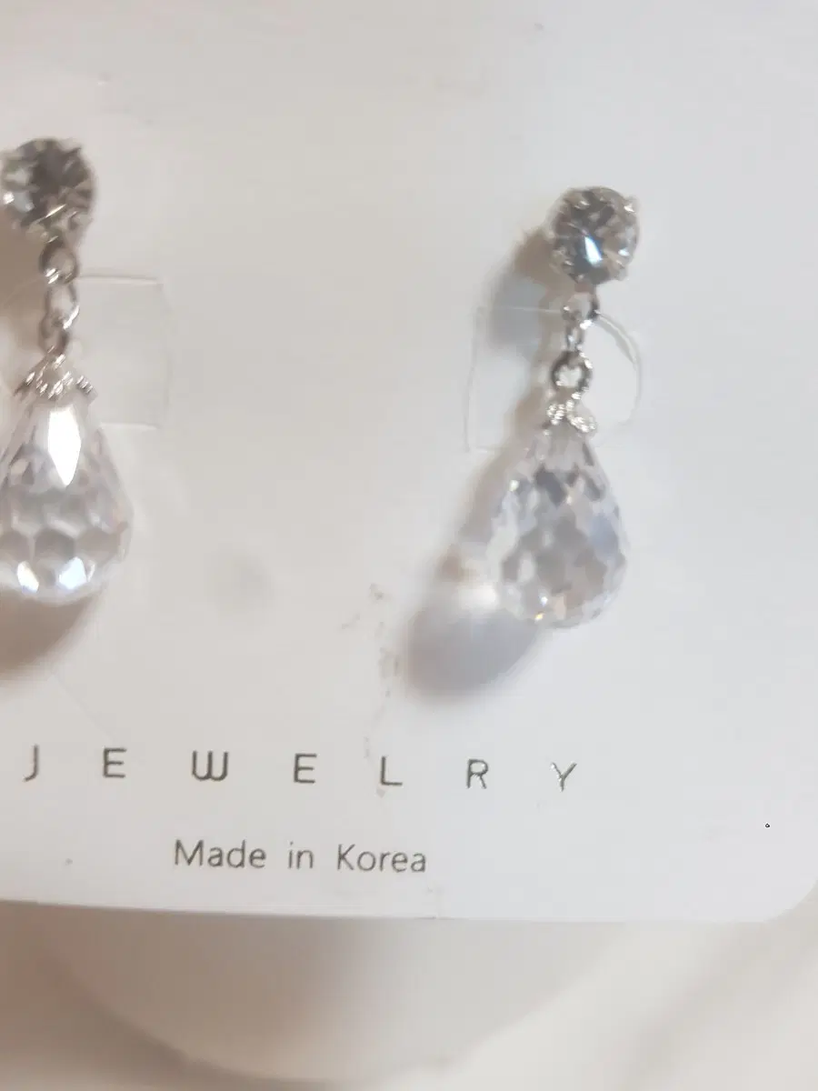 드롭형 큐빅 귀걸이