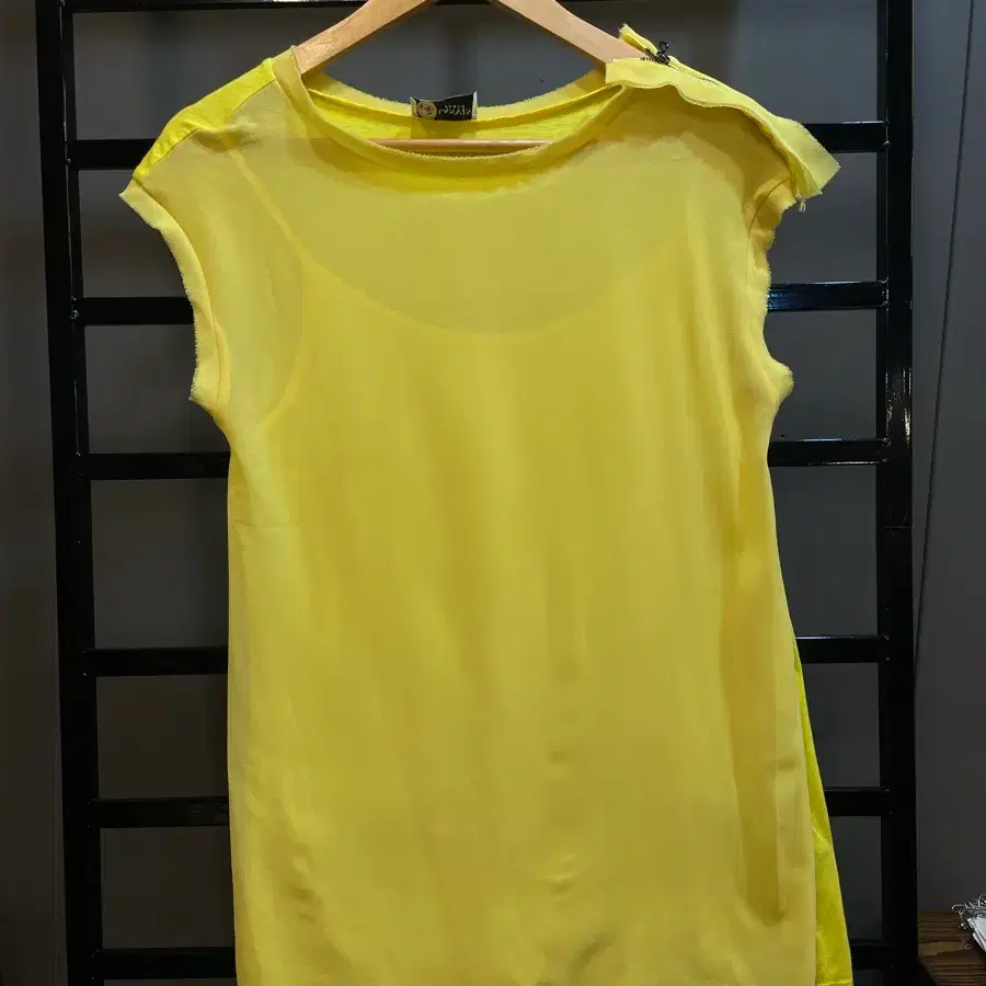 [FREE] LANVIN PARIS 랑방 플라워 디테일 상의 옐로우