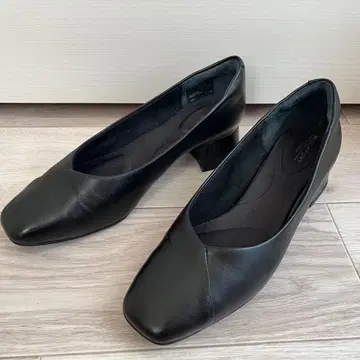 ROCKPORT 블랙 가죽 펌프스 24 스퀘어토 청키힐