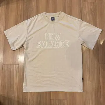 새상품! New Balance 오버 사이즈 티셔츠 베이지 S 사이즈