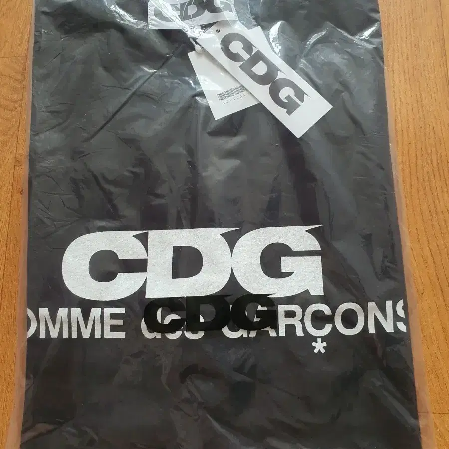 CDG 꼼데가르송 반팔티 블랙L
