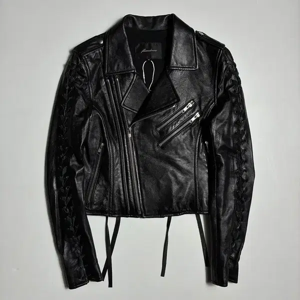 Selected FleaMadonna 크롭 레더 라이더 자켓 R2499