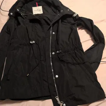 MONCLER 블랙 마운틴 파카