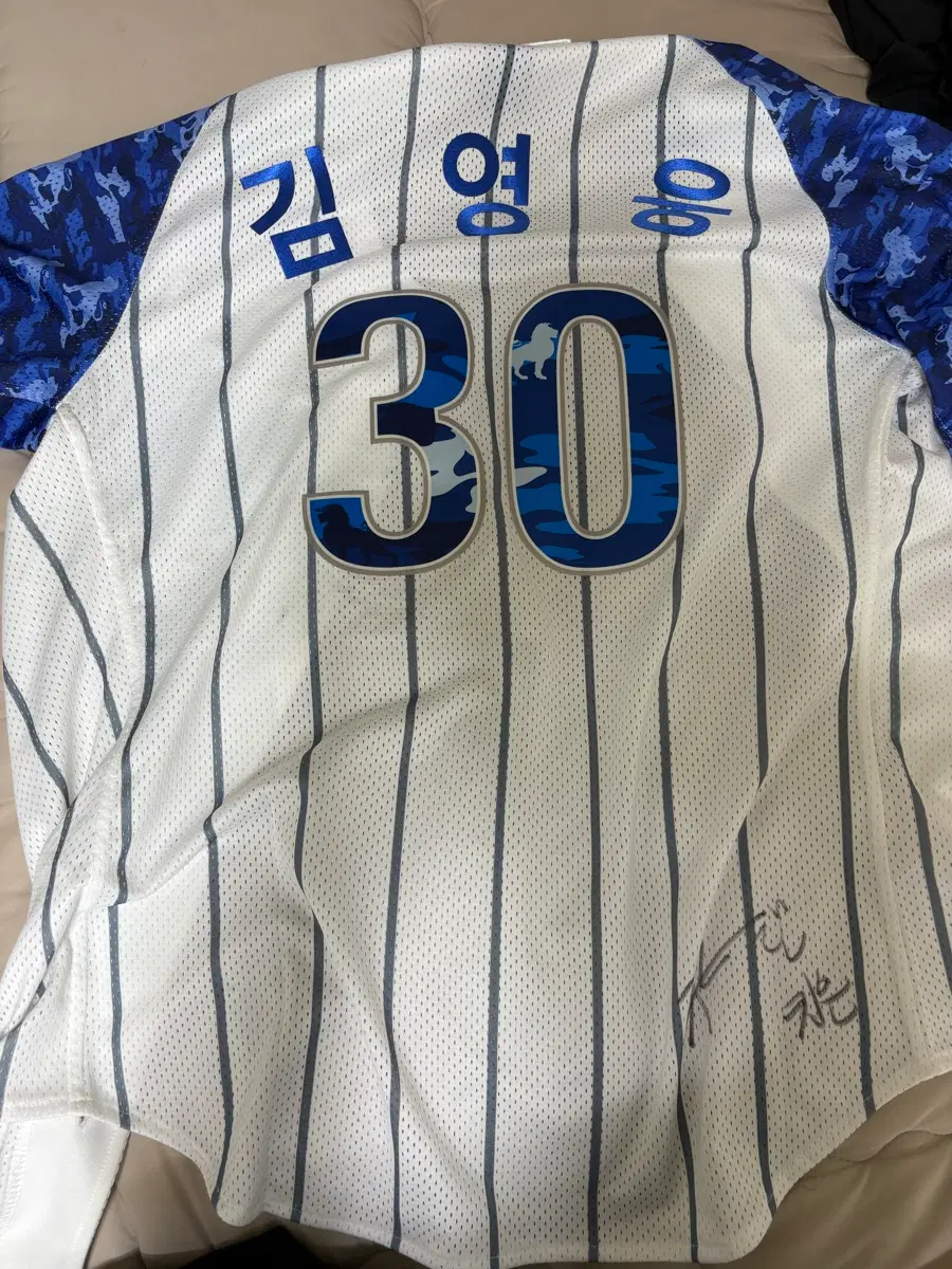 삼성라이온즈 밀리터리 김영웅 유니폼+한지은치어이더 싸인