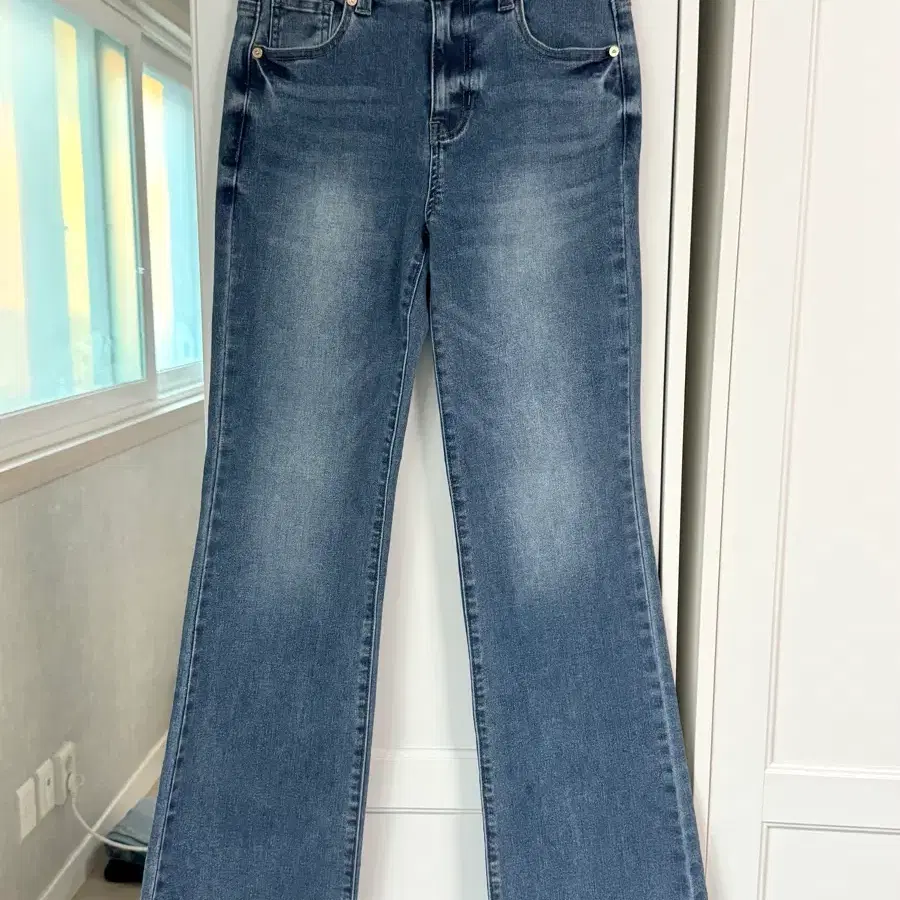 [새상품/무료배송] 게스 여성 부츠컷 데님 24 size