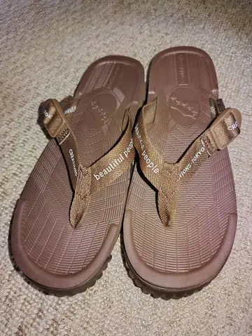 뷰티풀피플 샌들 콜라보