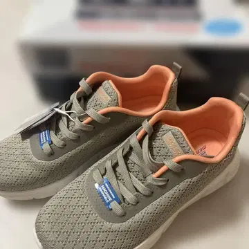 가격 인하 새상품 SKECHERS 스케쳐스 스니커즈 여성용 24cm