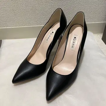 DIANA 카카토 플라워 컷 펌프스