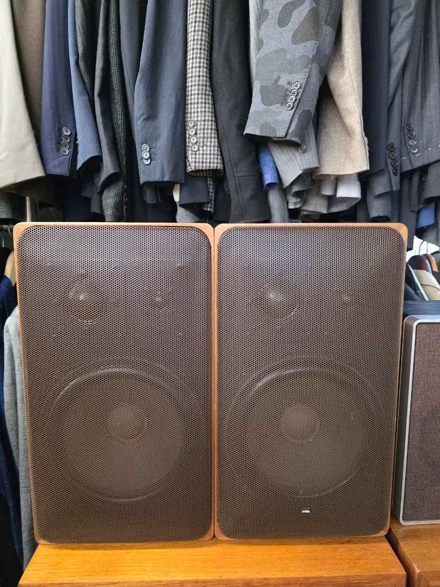 독일 디터람스 브라운 3웨이 스피커