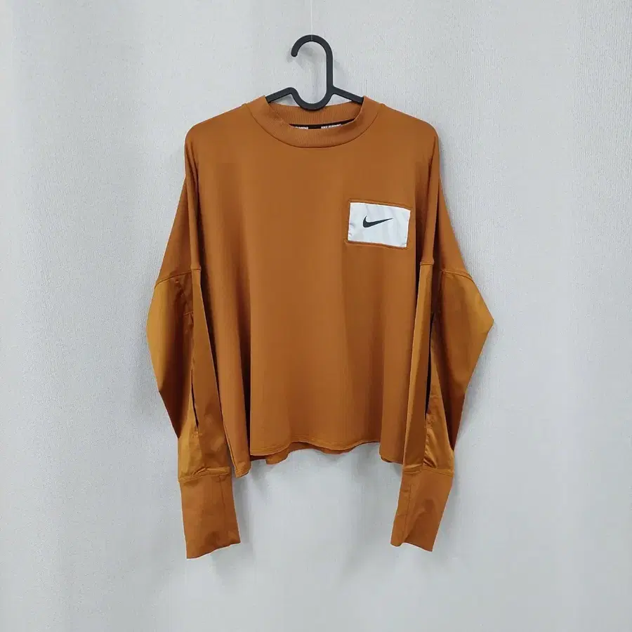 나이키 크루 맨투맨
